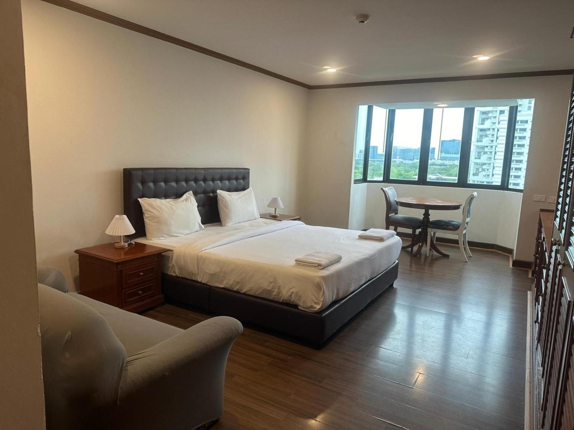 Omni Tower Sukhumvit Soi 4 Direct Apartment Bangkok Exterior photo