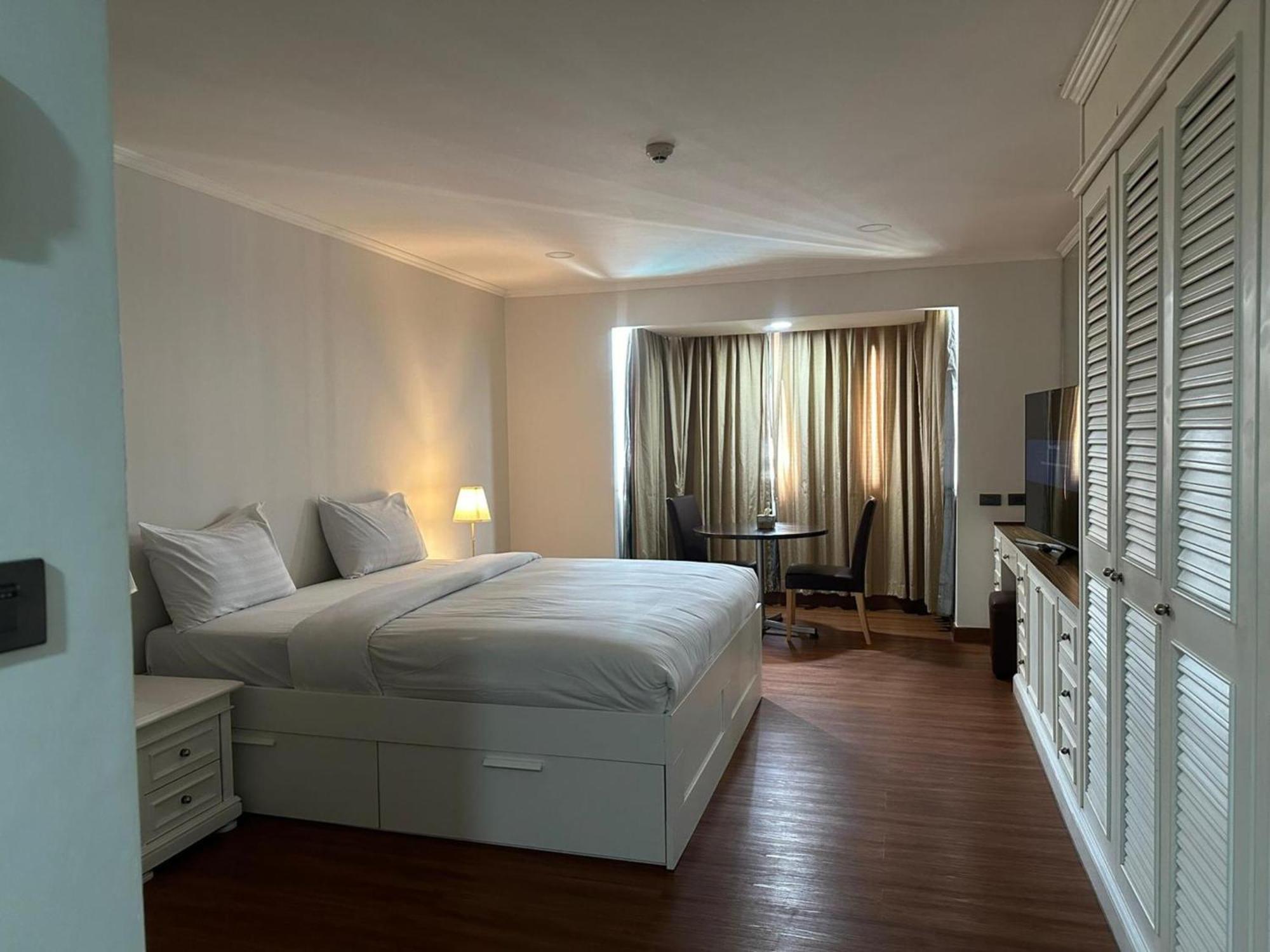 Omni Tower Sukhumvit Soi 4 Direct Apartment Bangkok Exterior photo