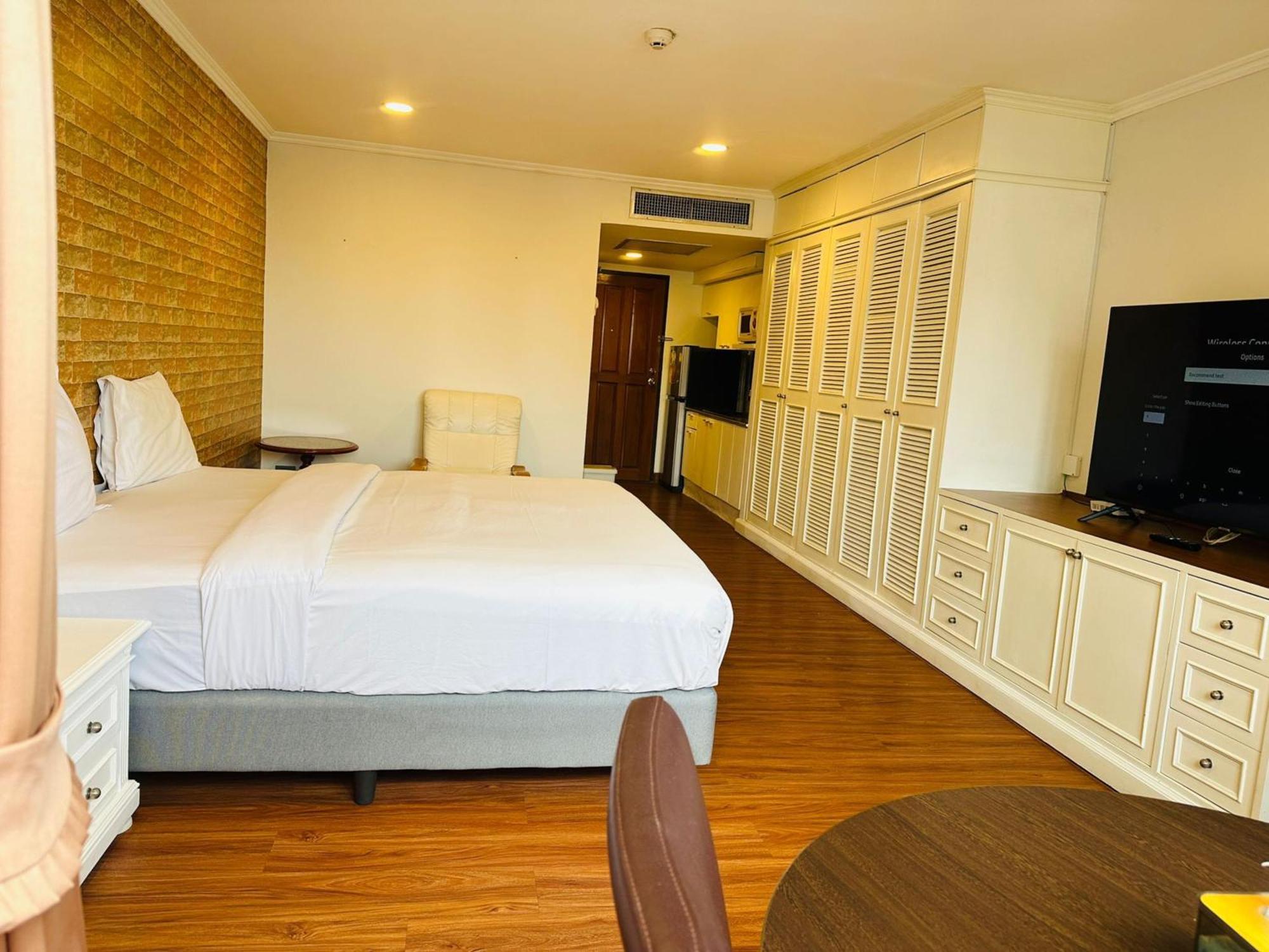 Omni Tower Sukhumvit Soi 4 Direct Apartment Bangkok Exterior photo