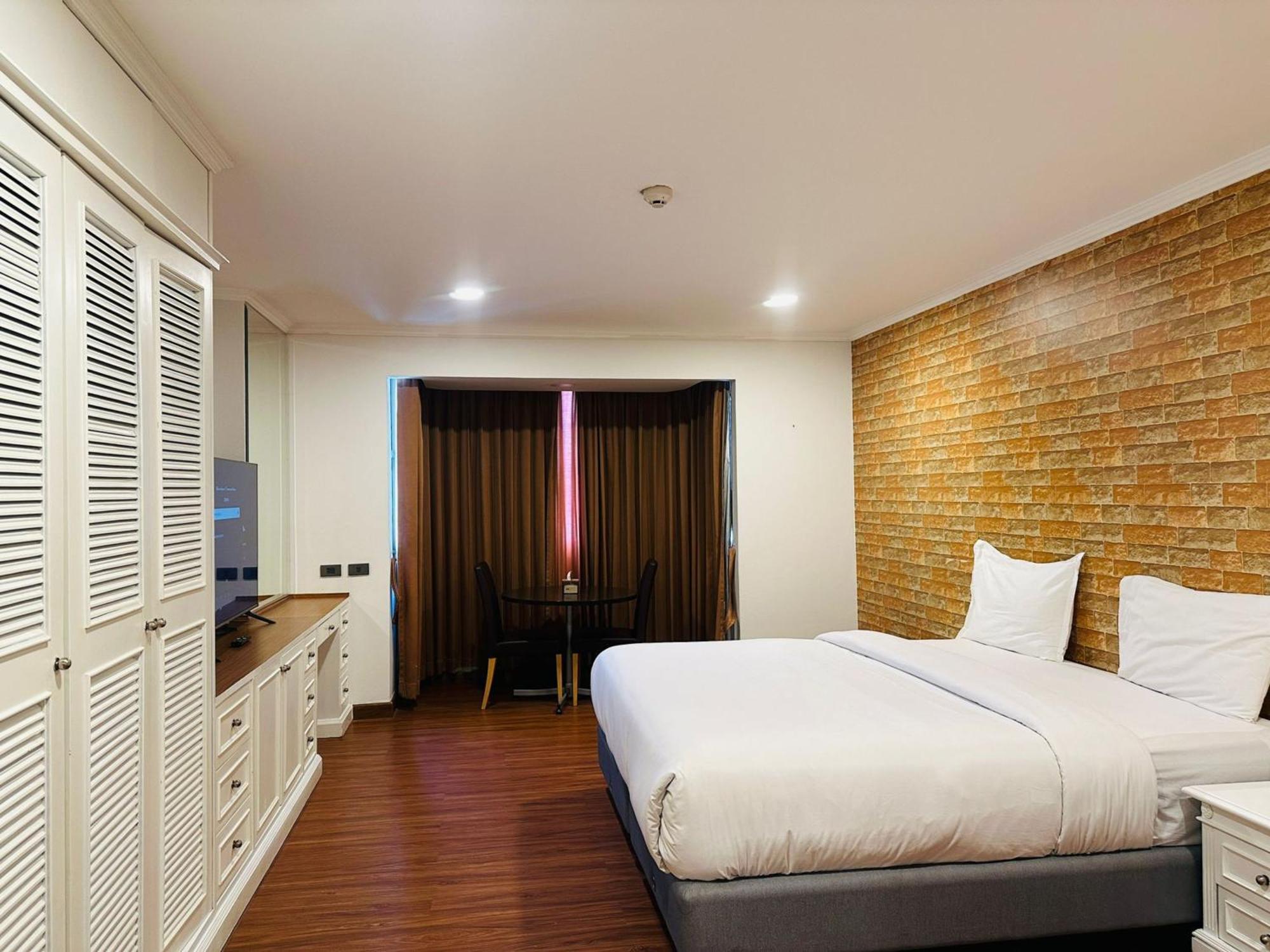 Omni Tower Sukhumvit Soi 4 Direct Apartment Bangkok Exterior photo