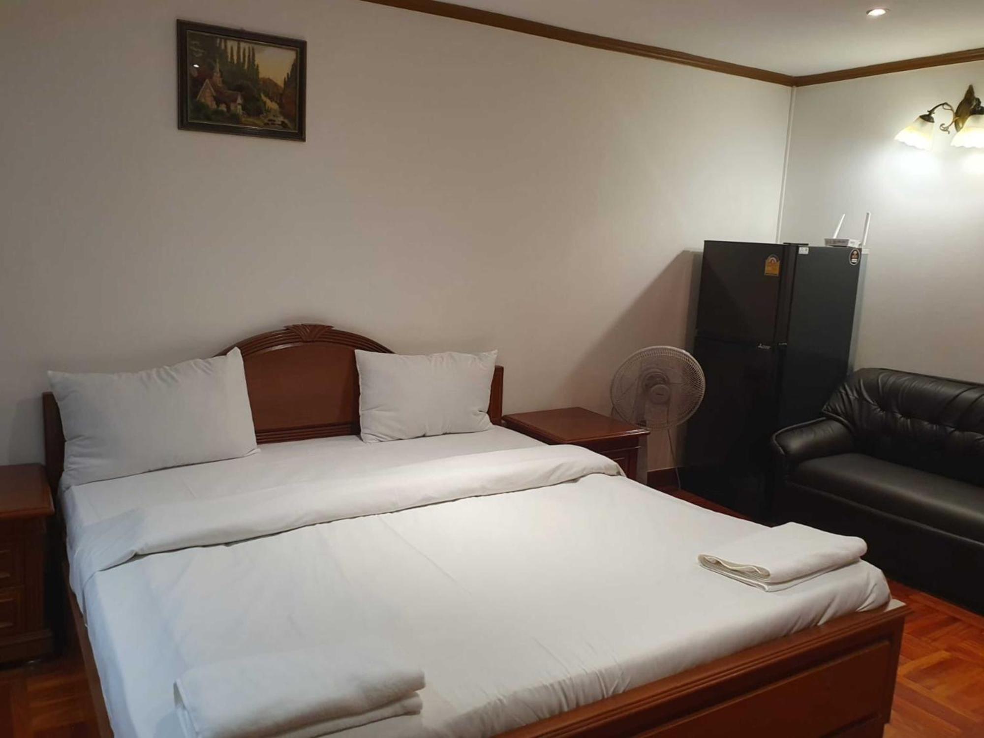 Omni Tower Sukhumvit Soi 4 Direct Apartment Bangkok Exterior photo